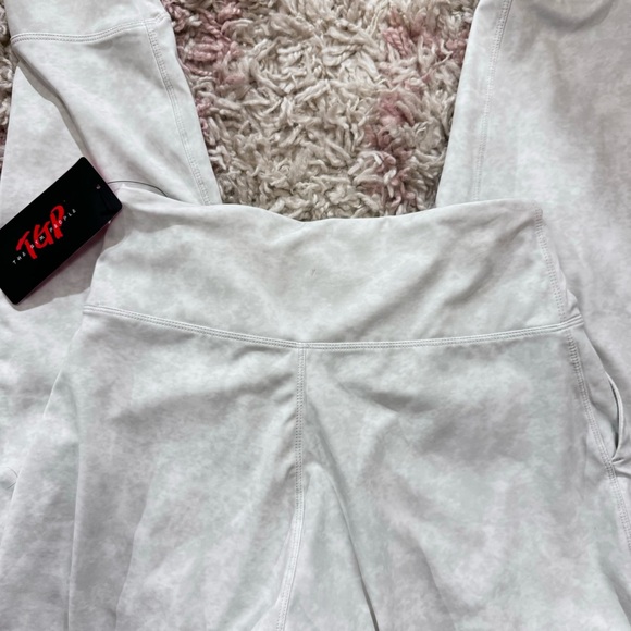 *NWT* Women’s small The Gym People white/gray workout leggings - Picture 3 of 3